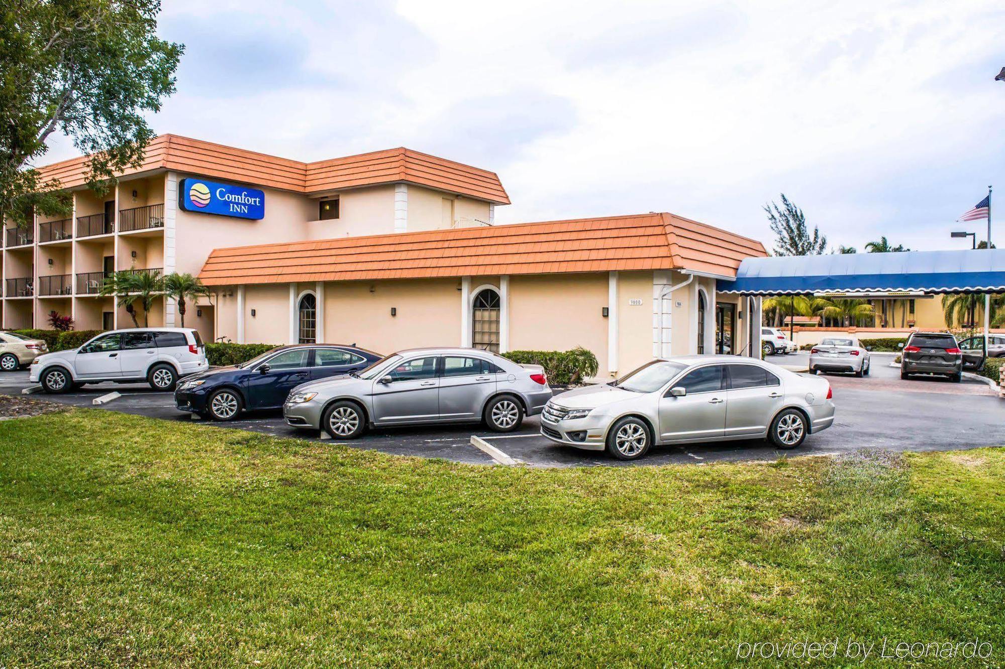 Baymont By Wyndham Bonita Springs Hotel Exterior foto